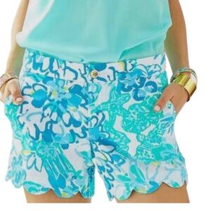 Lilly Pulitzer 🌺 - Scalloped Buttercup Shorts in Resort White in a Pinch Blue